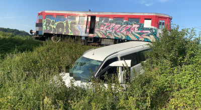 ACUM! Accident GRAV în Argeș! Mașină lovită de un TREN