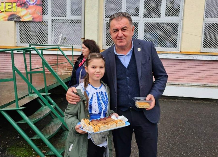 Primarul Cristian Gentea a fost prezent la Târgul de Toamnă al Școlii Gimnaziale "Nicolae Iorga"