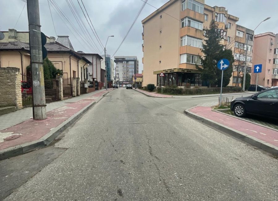 Strada Rahovei, Pitești – circulație pe ambele sensuri, staționare interzisă!