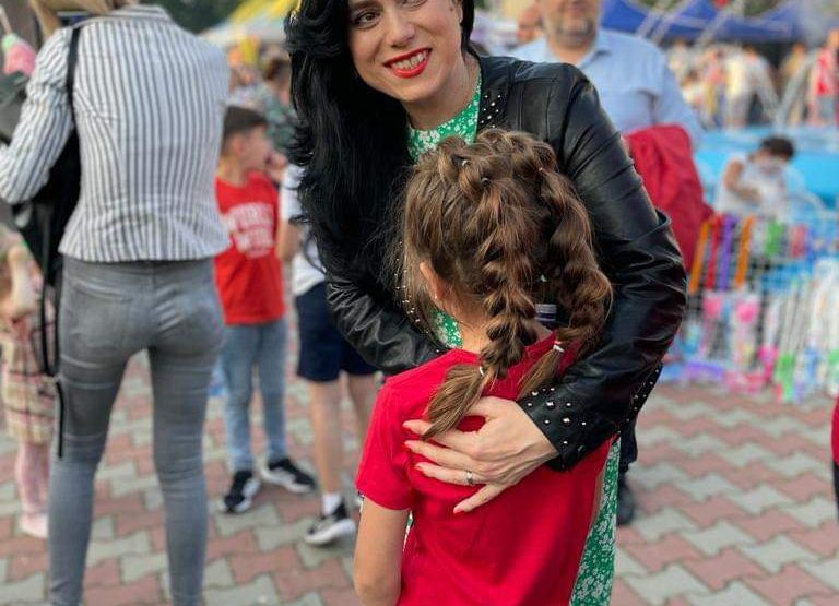 Simona Bucura Oprescu, LĂUDATĂ de opoziție