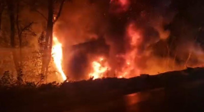 Azi-noapte, accident GRAV în Argeș! Un TIR a luat FOC