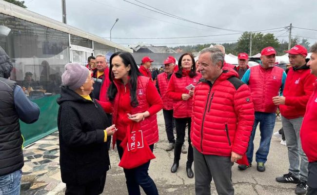 Ministrul Simona Bucura-Oprescu și echipa PSD, din nou în mijlocul gospodarilor de pe Valea Râului Doamnei