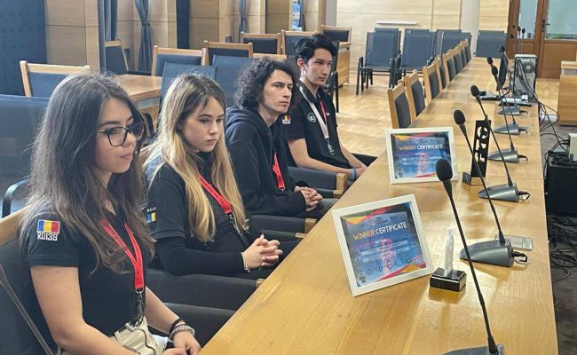 Primarul Gentea s-a întâlnit cu echipa de robotică de la 'Zinca Golescu'