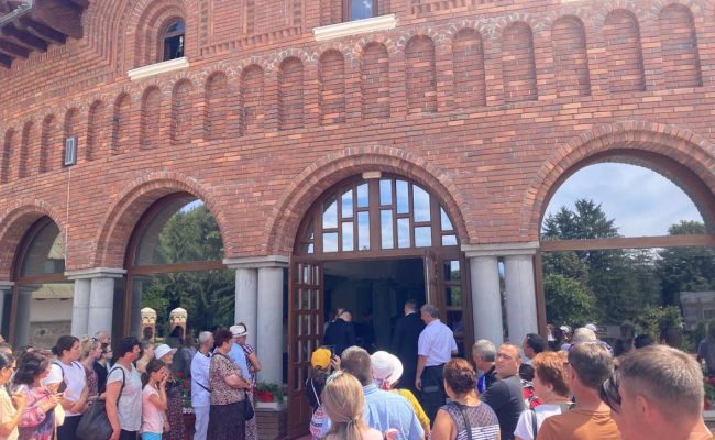 Slujbă de pomenire la Curtea de Argeș în memoria Reginei Ana
