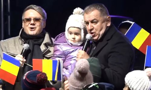 Primarul Gentea a aprins iluminatul festiv, alături de minunaţii copii ai Piteştiului