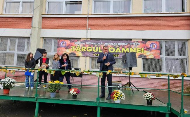 Primarul Cristian Gentea a fost prezent la Târgul de Toamnă al Școlii Gimnaziale "Nicolae Iorga"