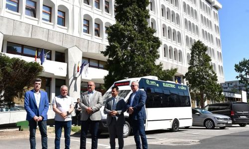 Consiliul Județean Argeș va achiziționa încă 7 microbuze electrice școlare