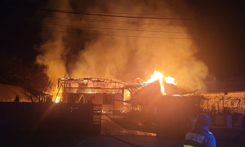 Incendiu într-un apartament din Argeș! Femeie în stare GRAVĂ