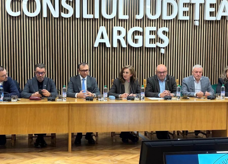 Ministrul Mediului, Natalia Intotero, în Argeș. Discuții cu președintele Ion Mînzână, parlamentarii și primarii argeșeni pentru deblocarea unor investiții majore în județ