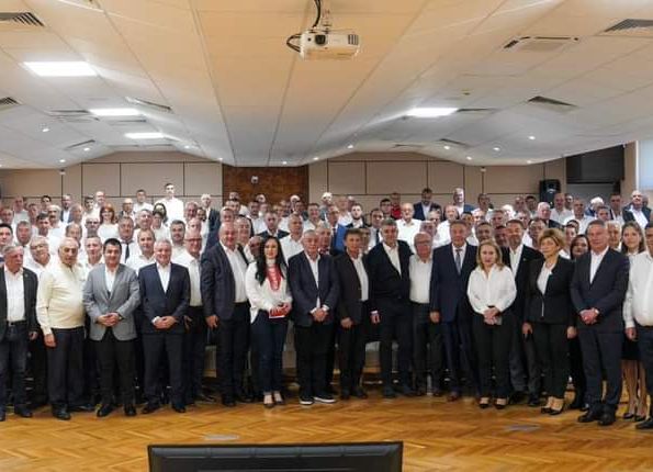 Premierul Marcel Ciolacu s-a întâlnit cu primarii social-democrați din Argeș