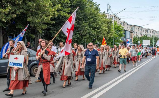 Trofeul Carpați oferit ansamblurilor la Mioveni