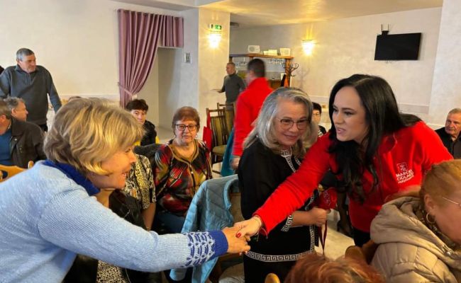 Ministrul Simona Bucura-Oprescu și echipa PSD, în dialog cu pensionarii din Mioveni și Câmpulung: “Oamenii sunt prioritatea noastră!”