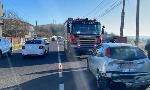 Accident cu două maşini în Argeş