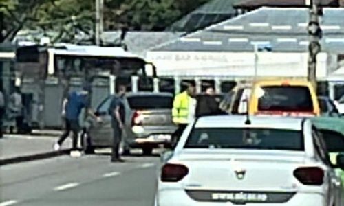 ACUM! Accident cu DOUĂ MAȘINI în Pitești