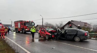 ACUM! Accident cu două mașini în Argeș