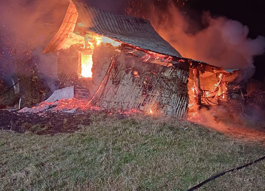 Incendiu în Argeș! Un bărbat a fost rănit