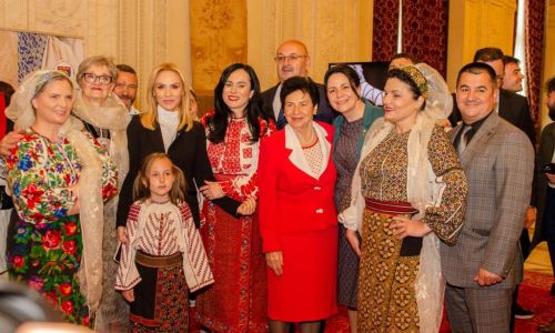 Simona Bucura Oprescu: 'Costume populare minunate din Argeș și Muscel spun în această săptămână povestea neamului românesc la Palatul Parlamentului'