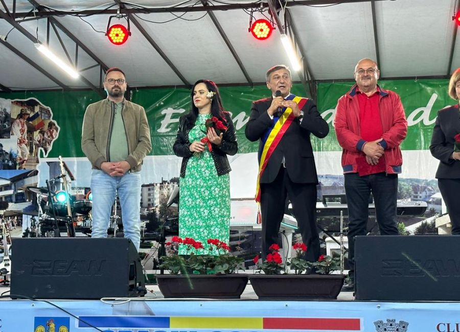 Sărbătoare mare la Costeşti - Ziua Copilului şi Ziua Oraşului