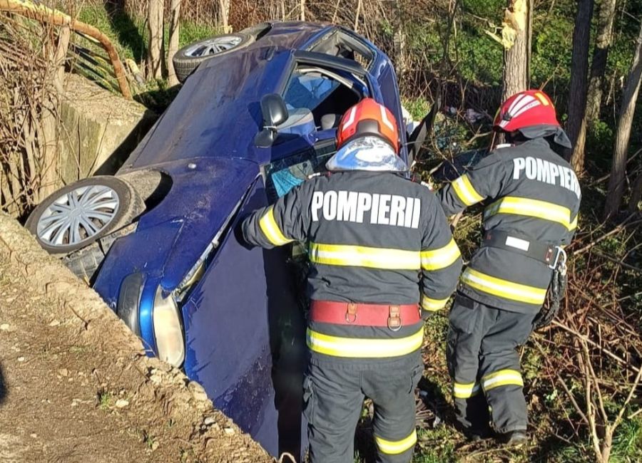 Accident GRAV în Argeș! S-a răsturnat cu mașina
