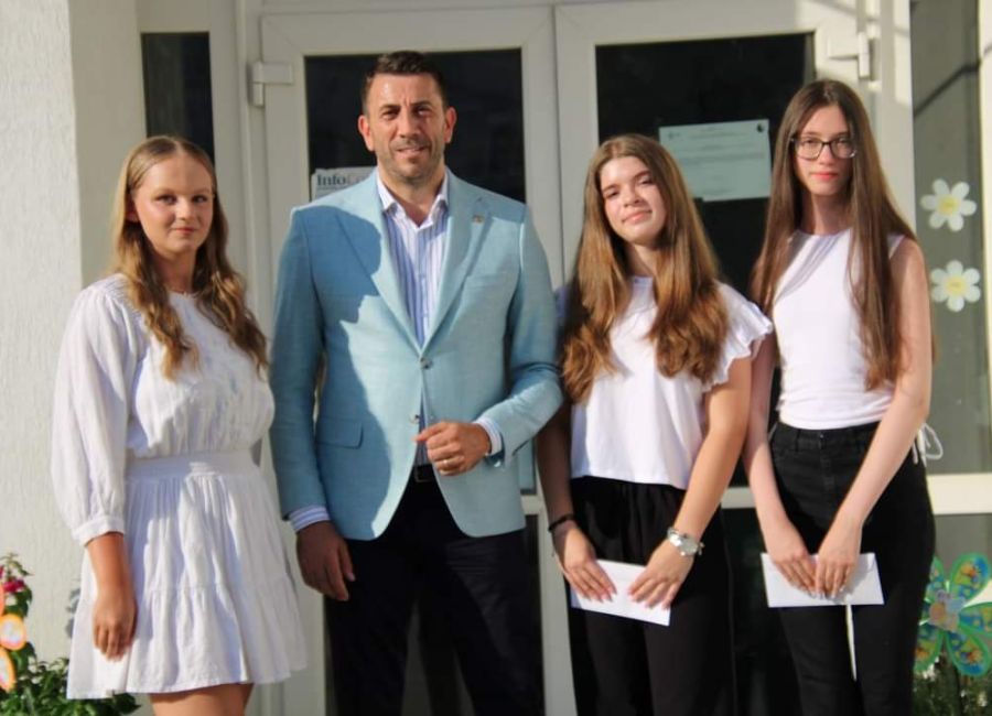 Deputat PSD de Argeș, gest superb pentru elevii eminenți ai județului