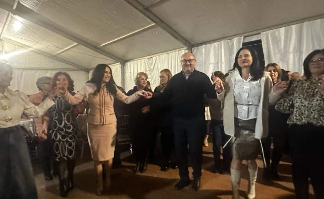 Ion Mînzînă și ministrul Simona Bucura Oprescu, de Ziua Femeii, la Mărăcineni