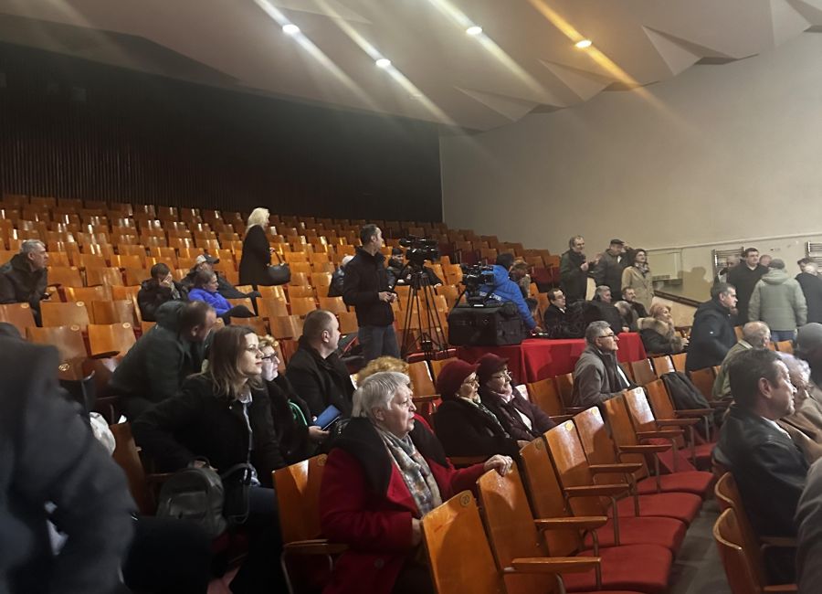 Situație PENIBILĂ la PNL Argeș! Alina Gorghiu, întâlnire cu pensionarii fără pensionari!