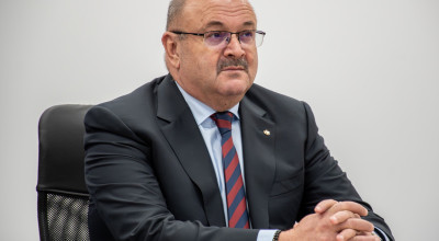 Președintele Ion Mînzînă a semnat contractul de finanțare pentru achiziționarea a 17 microbuze electrice școlare