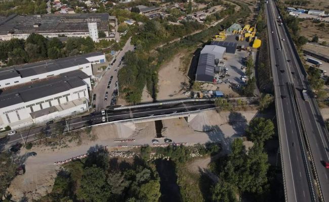 Podul peste pârâul Bascov a fost finalizat cu 9 luni mai devreme