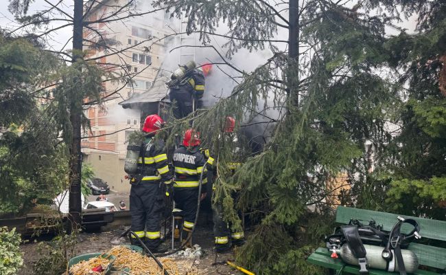 Incendiu puternic lângă biserica Mavrodolu!