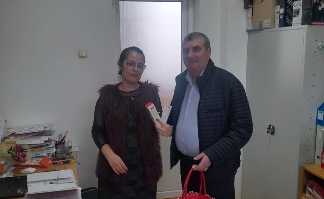 Primarul Dan Stroe a oferit mărțișoare doamnelor și domnișoarelor