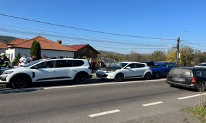 ACUM! Carambol cu patru maşini în Argeş!