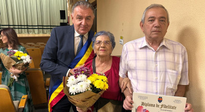 68 de povești de iubire au fost celebrate la Filarmonica Pitești