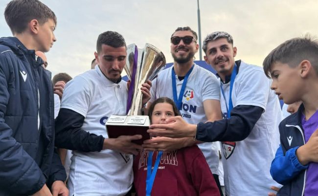 Petrecere alb-violetă în centrul Piteștiului!