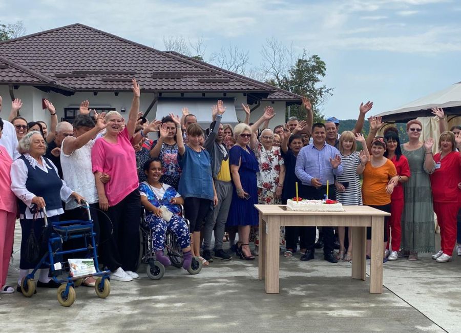Fericire şi zâmbete la Complexul de Locuinţe pentru persoane cu dizabilităţi Băbana