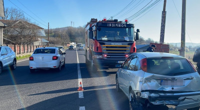 Accident cu două maşini în Argeş