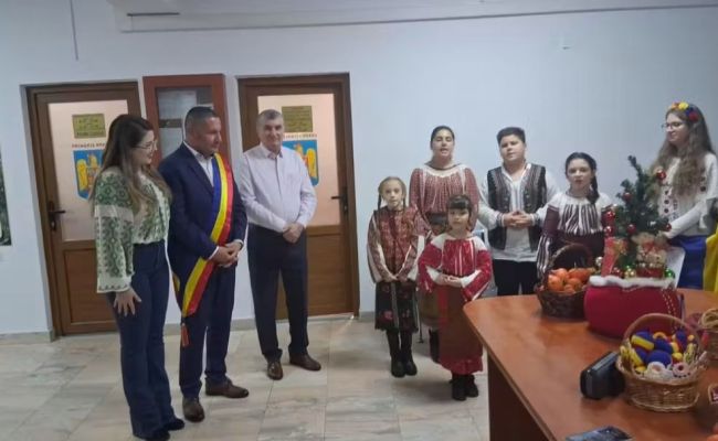Sărbătoare în comuna Bradu! Elevii din localitate au sărbătorit Ziua Națională!