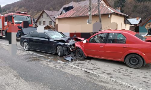Patru persoane au fost RĂNITE în urma unui accident petrecut în Argeş