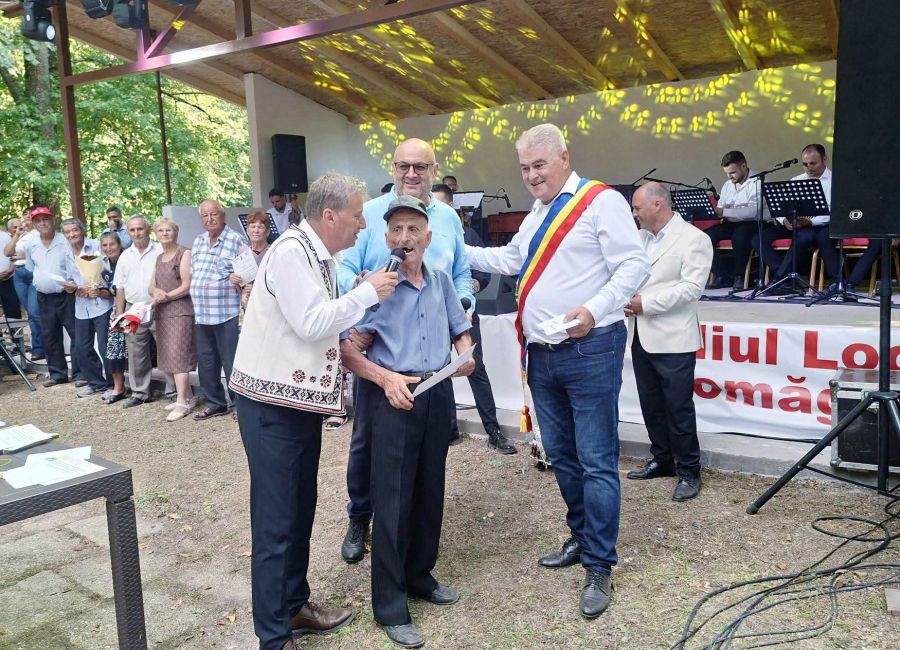 Momente de sărbătoare la Ciomăgești și Poienarii de Muscel