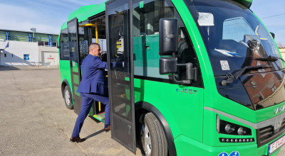 Un microbuz nepoluant a fost achiziţionat de Primăria Bradu