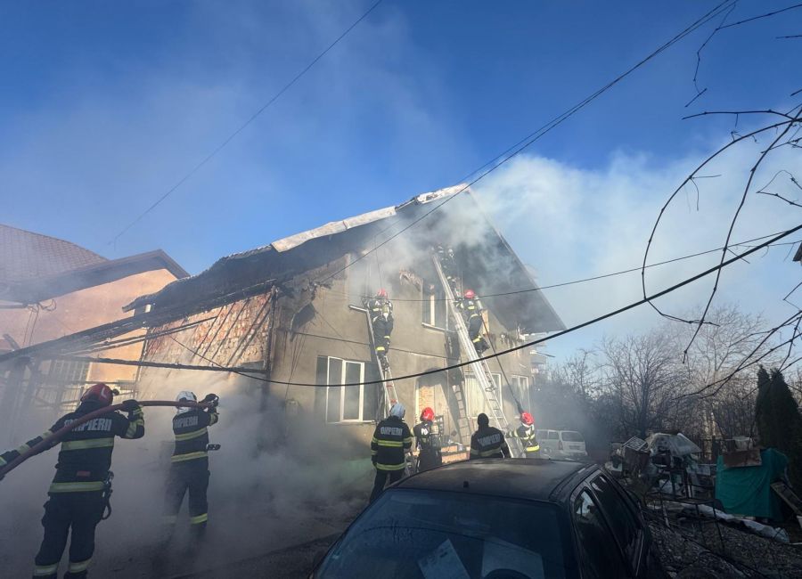 UPDATE! Incendiu PUTERNIC în comuna Bradu!