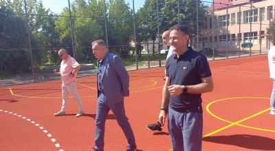 Primarul Gentea, o nouă promisiune îndeplinită! Teren modern de sport în Piteşti