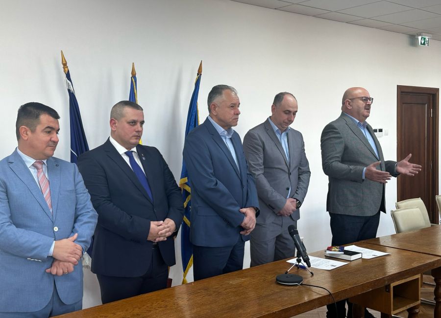 Noul subprefect, Marius Pîrvu, a depus jurământul