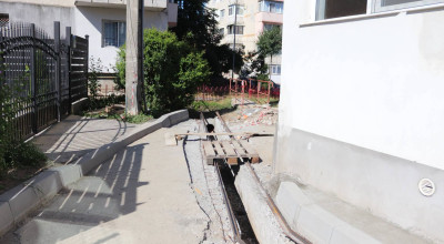 Continuă lucrările de modernizare în zona blocului A 20 din Mioveni