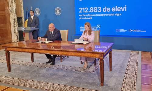 25 de microbuze electrice şcolare vor sosi în Argeş! Preşedintele CJ Argeş a SEMNAT contractul