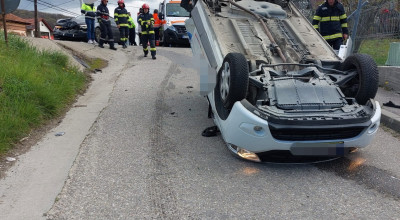 Accident în Argeş! O maşină s-a RĂSTURNAT!