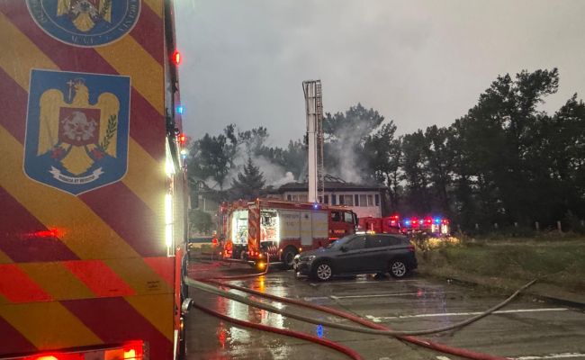 INCENDIU la o firmă de RENUME din Pitești!