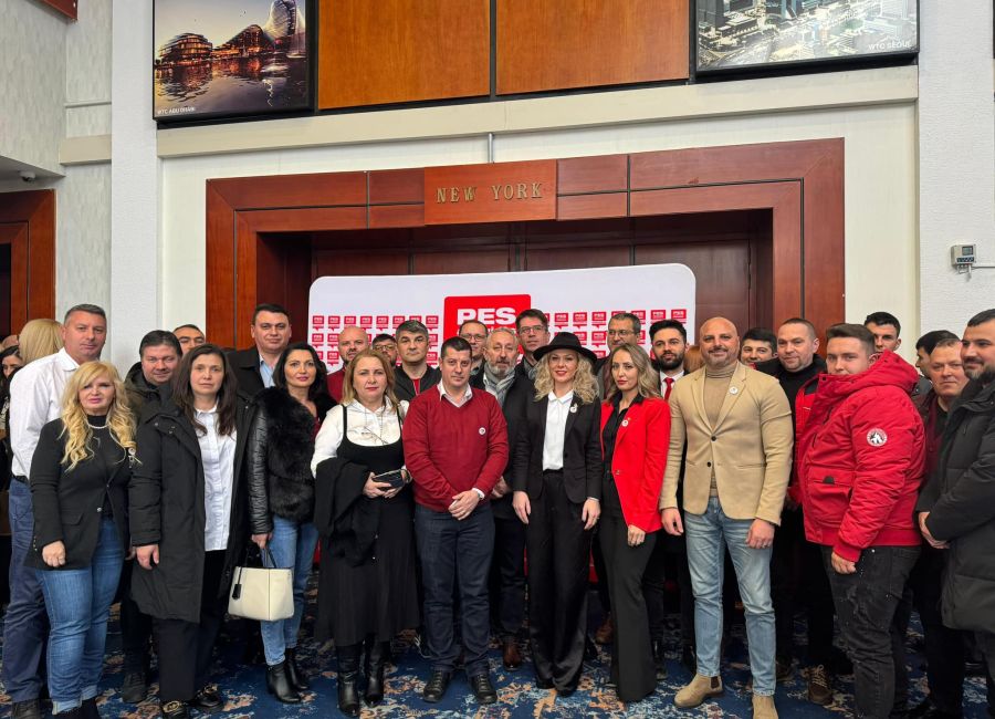 Activiştii PES România au demarat campania Anti-Ro-Exit!