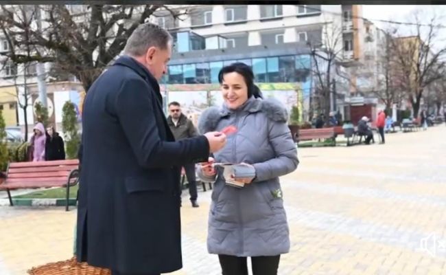 Primarul Gentea a oferit mărţişoare doamnelor şi domnişoarelor