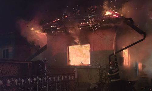 ACUM! Incendiu violent în Argeș!