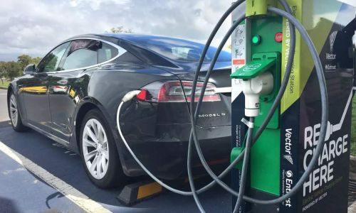 În Mioveni vor fi amenajate 10 stații de încărcare a vehiculelor electrice